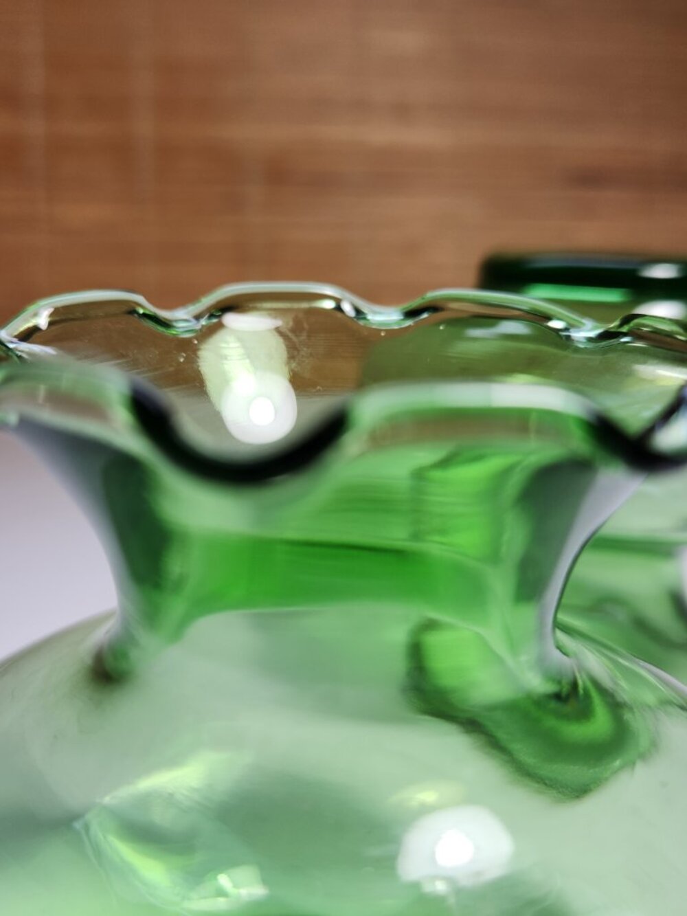 Vintage Emerald Green Glass Ruffled Bud Vases Bulbous Hand Blown Pair Set of 2 - Picture 6 of 8
